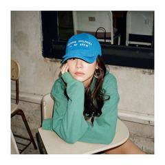 韓国のファッションブランドのアルファベットのアヒルの舌の帽子の女性の大衆は双つばの日よけの野球の帽子の個性の柔らかいトップのカップルの帽子の夏を設計します。