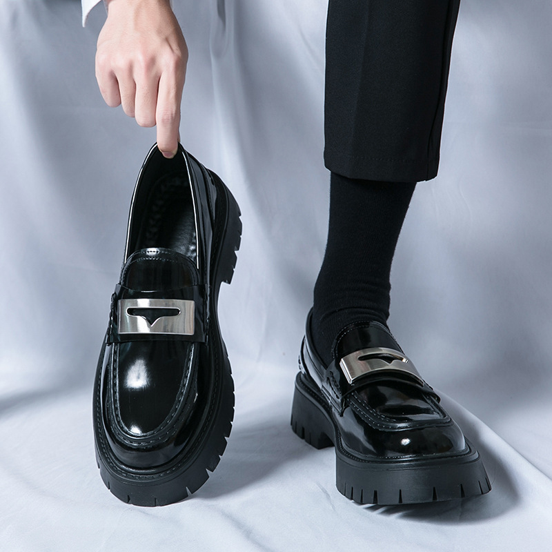 Primavera coreana zapatos de negocios de suela gruesa Lefour zapatos de cuero de moda para hombres, zapatos de altura brillante, zapatos de hombre de sonrisa abierta