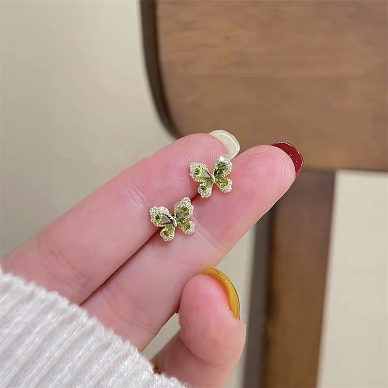 925er Nadel Schmetterling Perlen Ohrringe für Damen im Instagram-Stil, neues trendiges Modell, elegante Ohringe mit hochwertigem Design, Ohrstecker für Großhandel und Marktverkauf