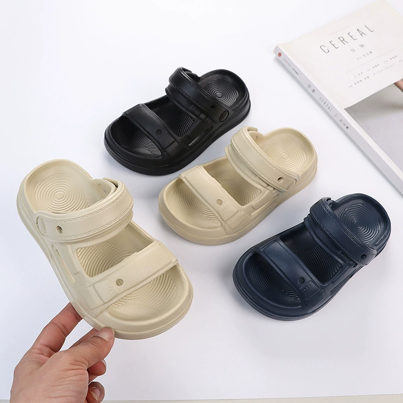 Детские тапочки Мальчик носит нескользкую обувь для детей среднего и старшего возраста на пляже летом