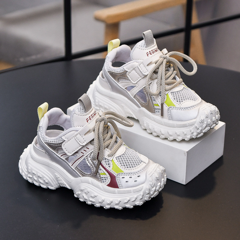 Sandalias para niñas 2025 nuevo verano Baotou zapatos de red ligeros para niños transpirables zapatos con marco deportivo de suela blanda para niños