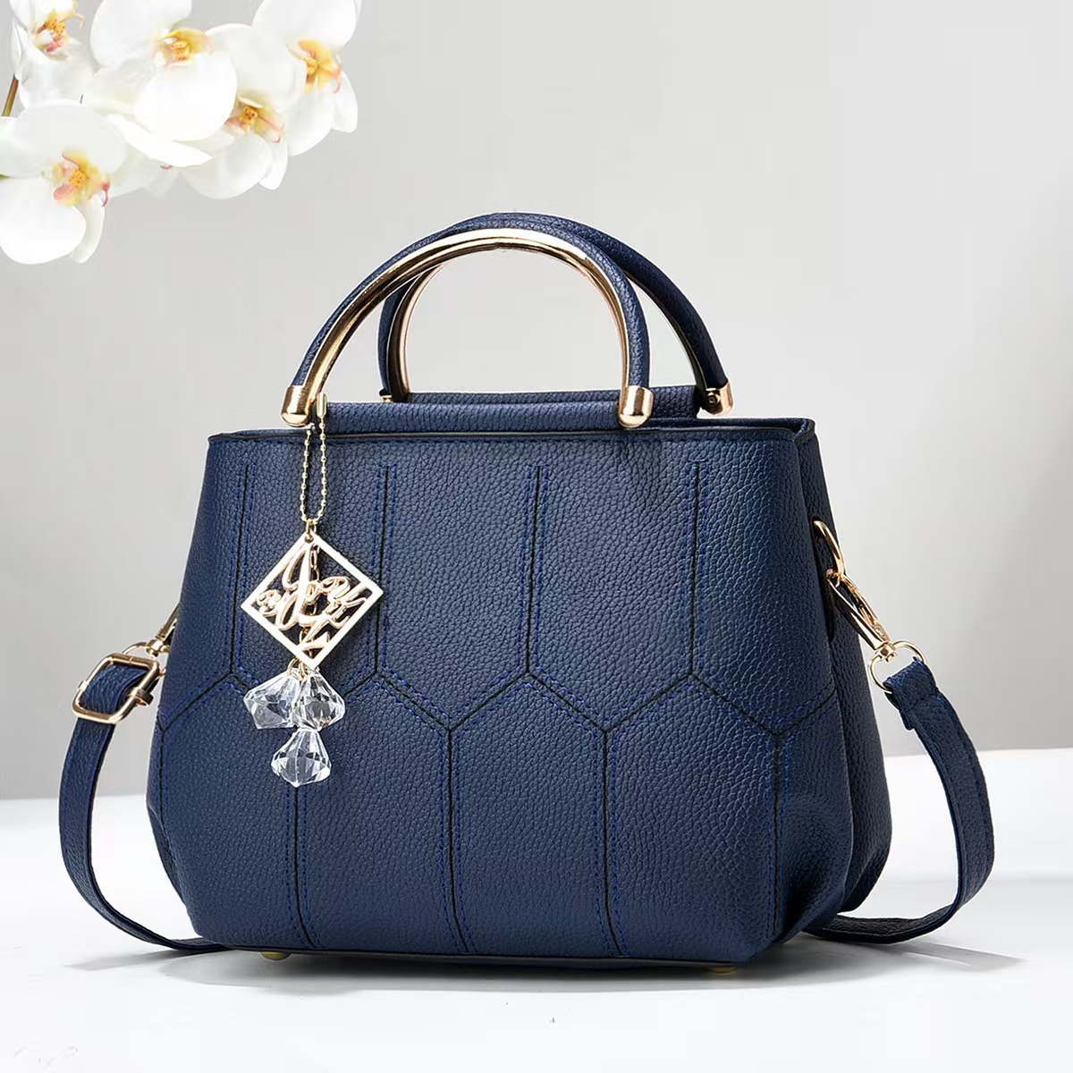Bolso bandolera transfronterizo, bolso de mano pequeño, nuevo estilo moderno, bolso simple, bolso de hombro con bordado de hilo, bolso compacto.