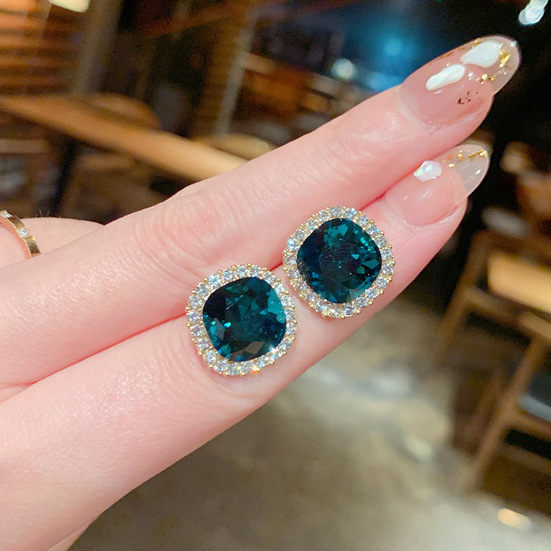 Retro Blue Crystal Female Diamond Alloy Earrings New display picture 2