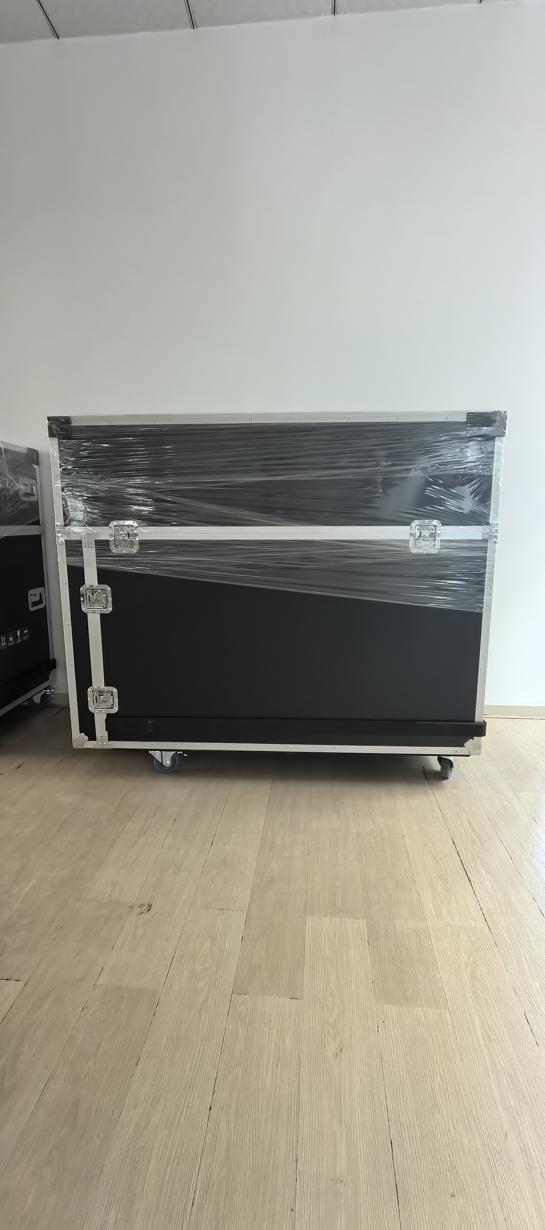 Pantalla de publicidad de recepción de la empresa HD pantalla LED en color completo Pantalla de bar creativo del centro comercial P1.86P2.5