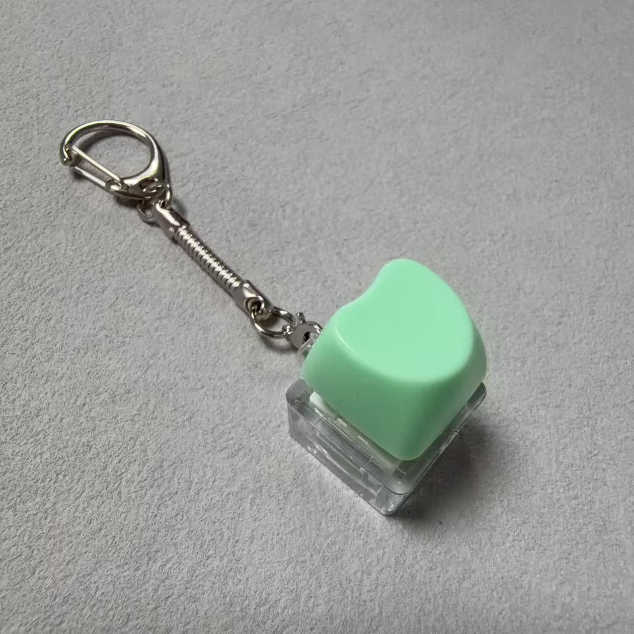 Single button transparent shell-no. 13 green (love)-snake bone