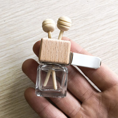 Car air outlet perfume bottle empty bottle car perfume pendant glass air conditioner aromatherapy car interior accessories creative car decoration