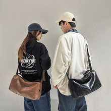 日韩风复古防水PU皮单肩包男士休闲大容量方形托特包旅行小背包女