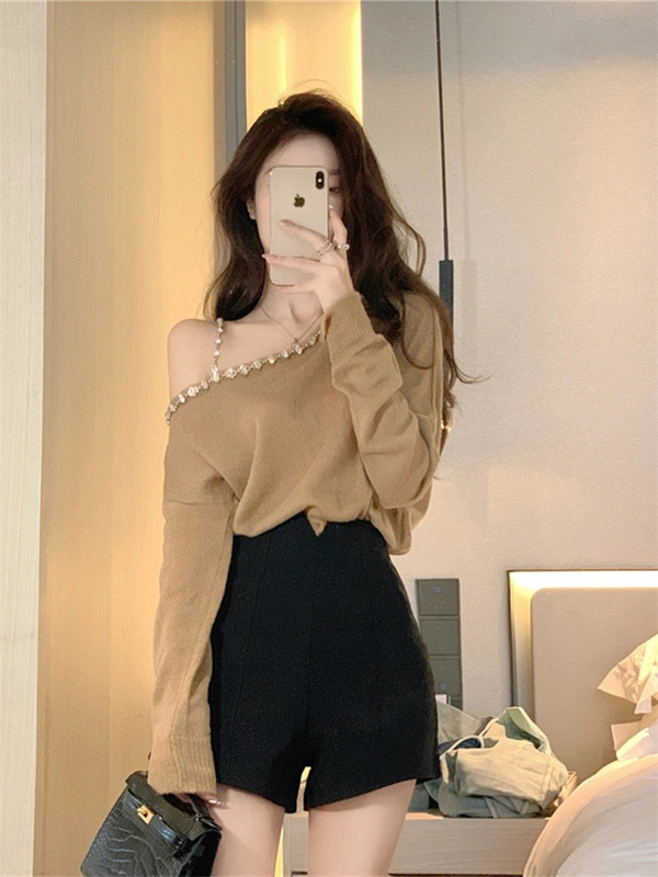 Sweet and Salty Early Autumn Salt-Style Celebrity Outfit Set, Sweet and Spicy Street-Style Sweater and Shorts Two-Piece Set for Women Sweet and Salty Early Autumn Salt-Style Celebrity Outfit Set, Sweet and Spicy Street-Style Sweater and Shorts Two-Piece Set for Women