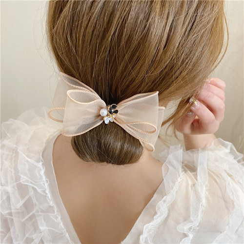 Direct Manufacturer Sale Korean New Style Round Brush Hair Styler Influencer Lazy Person Pearl Accented Diamond Braided Hairstyle Magic Tool for Women