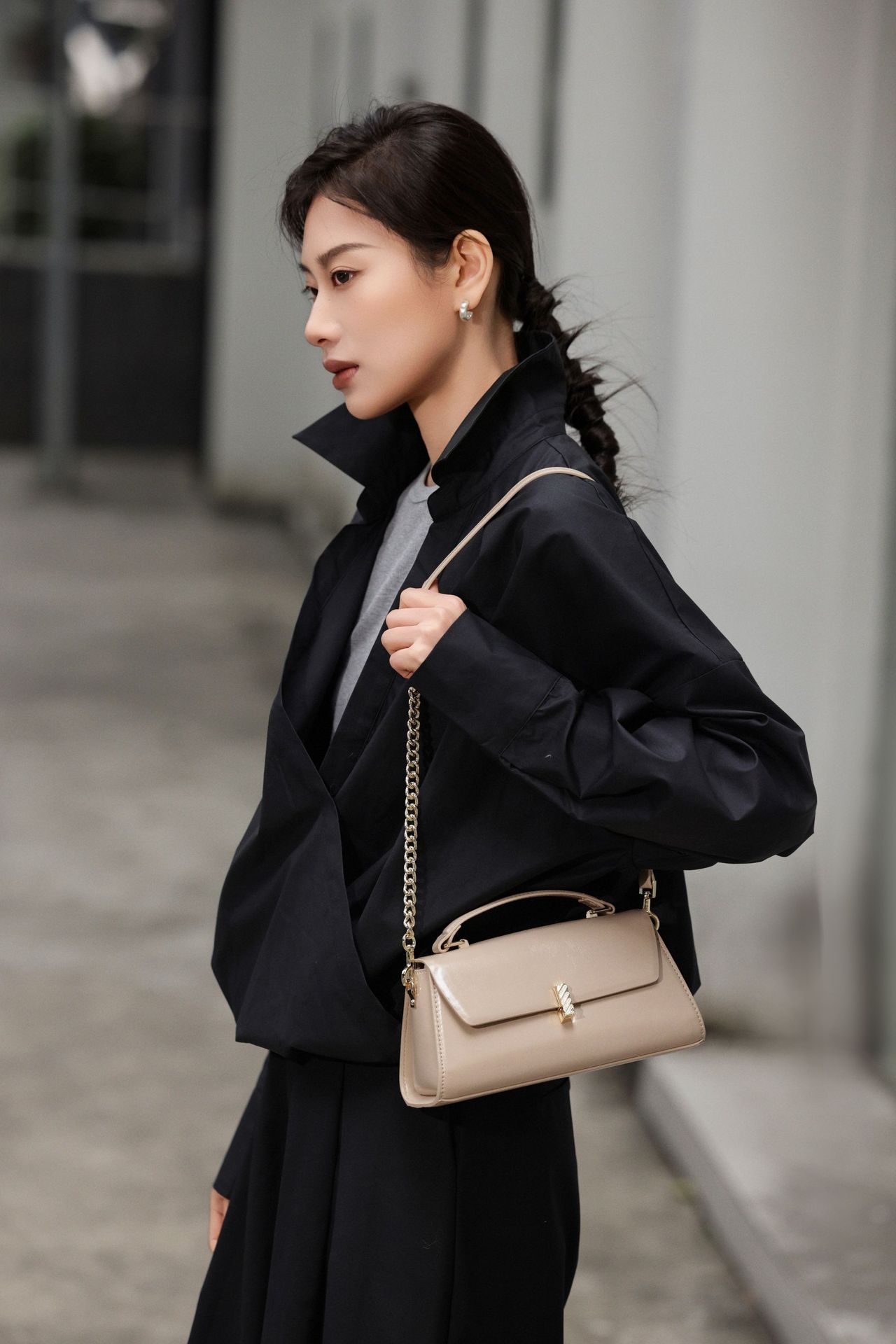 Bolso de mujer Carmel 2025 bolso de mano diagonal primavera - verano moda de cadena, barra de oro diagonal, nueva Alta Gama