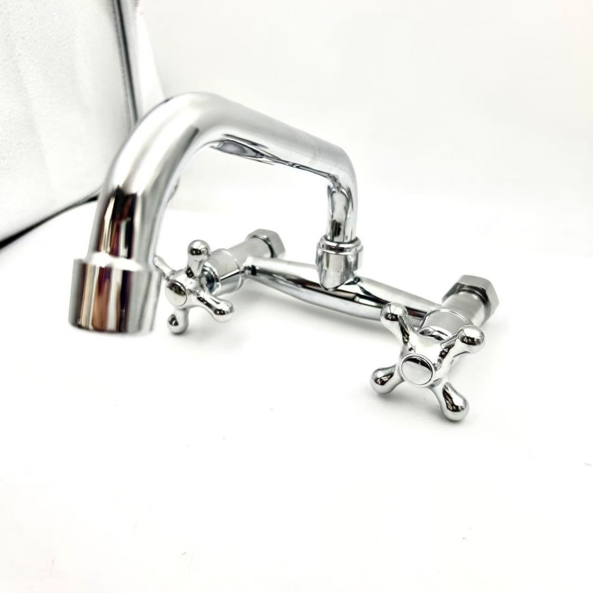 Grifo Mezclador de Cocina de Pared de Aleación de Zinc, Agua Fría y Caliente, Giratorio Universal, para Fregadero image 6