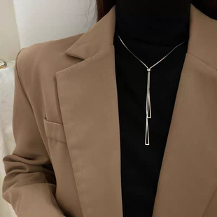 Sweater chain for women 2022 new necklace geometric triangle pull jewelry, autumn and winter high-end simple and versatile sweater chain