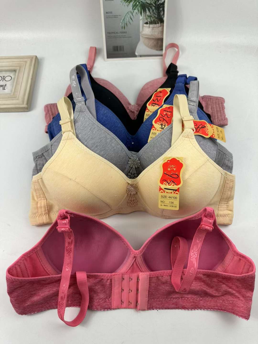 Sujetador de ropa interior mamá transfronteriza tres pechos delgada de mediana edad y ancianos sujetador inalámbrico de algodón empuja hacia arriba más el sujetador de tamaño al por mayor