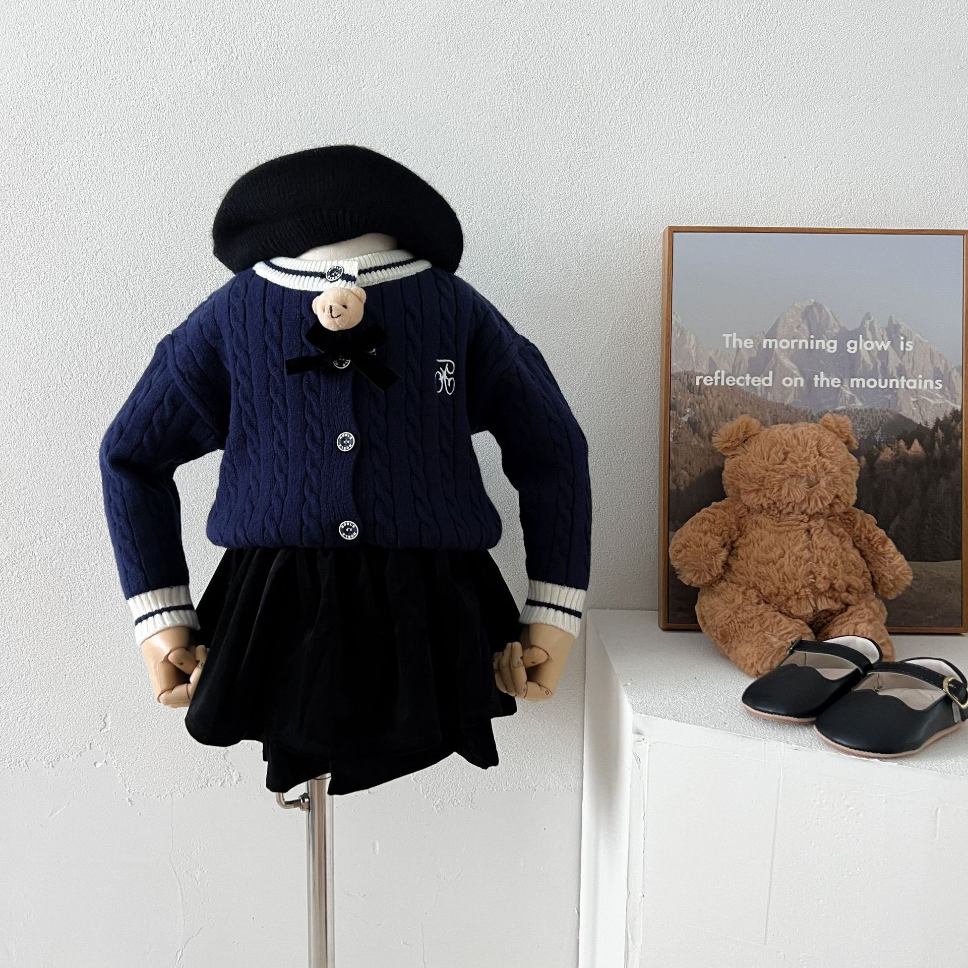 Children's Korean version cardigan 2024 children's clothing new product girls' knitted baby striped round neck jacket_voghion.com