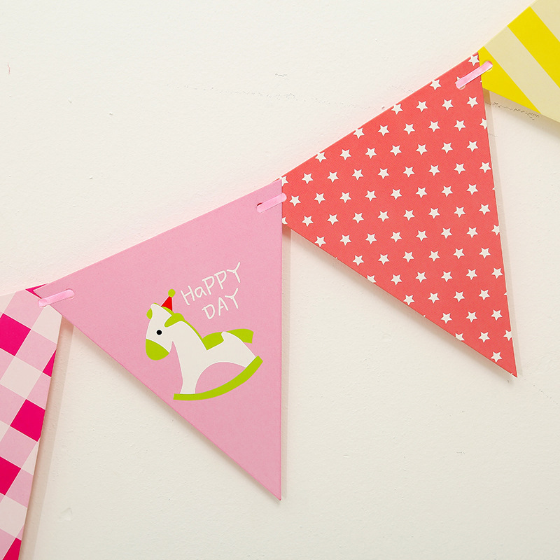Guirlande anniversaire motif triangle coloré décoration_voghion.com