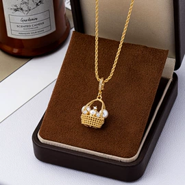 项链;耳环;手链