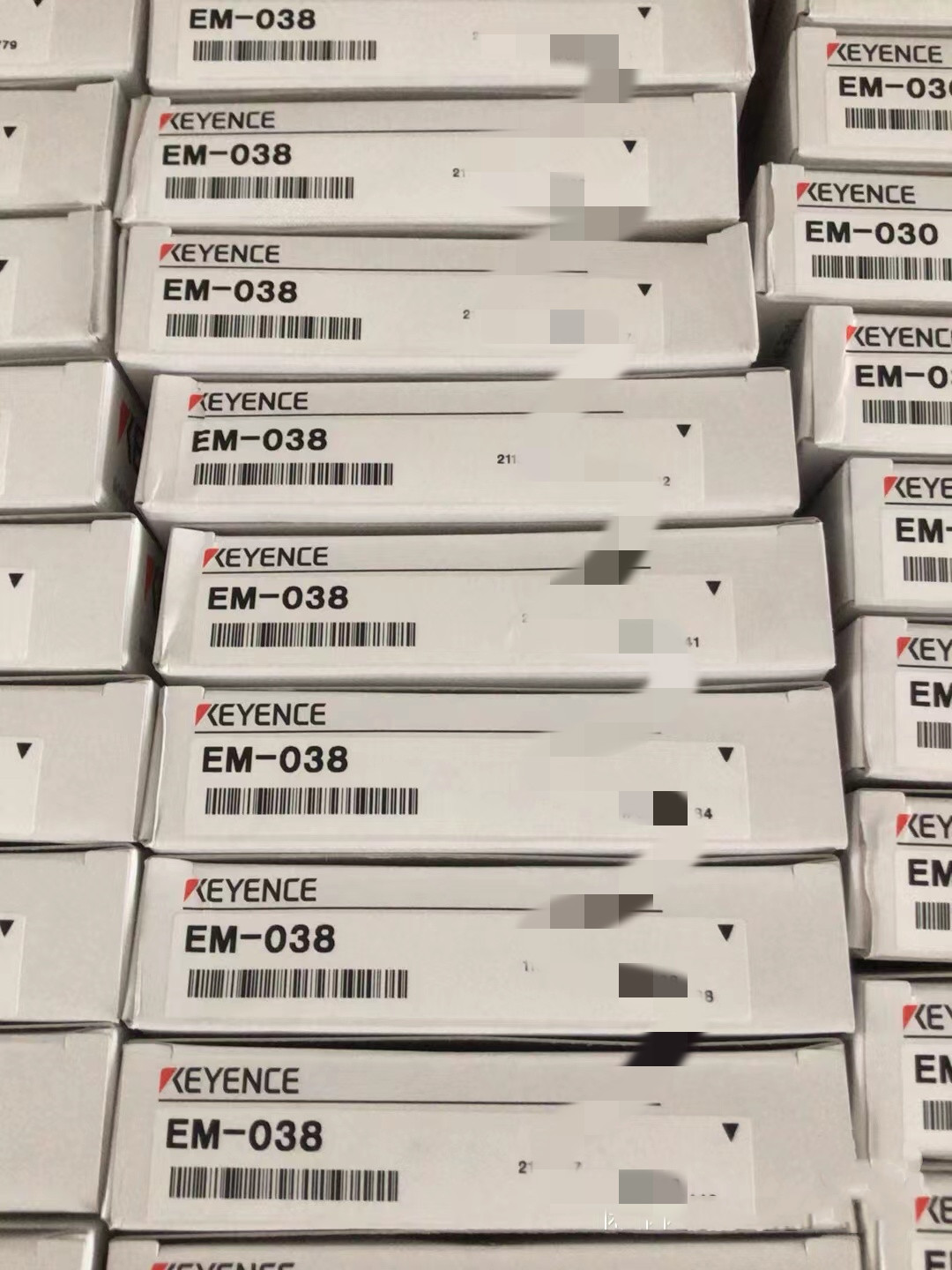 日本基恩士KEYENCE接近传感器EM-080全新原包装实物现货