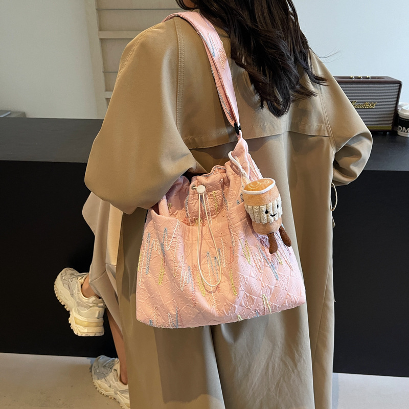 Estilo occidental todo-fósforo bolso de ocio bolso de mensajero mujer 2025 nuevo bolso de cubo de moda simple bolso de lona de viaje para estudiantes