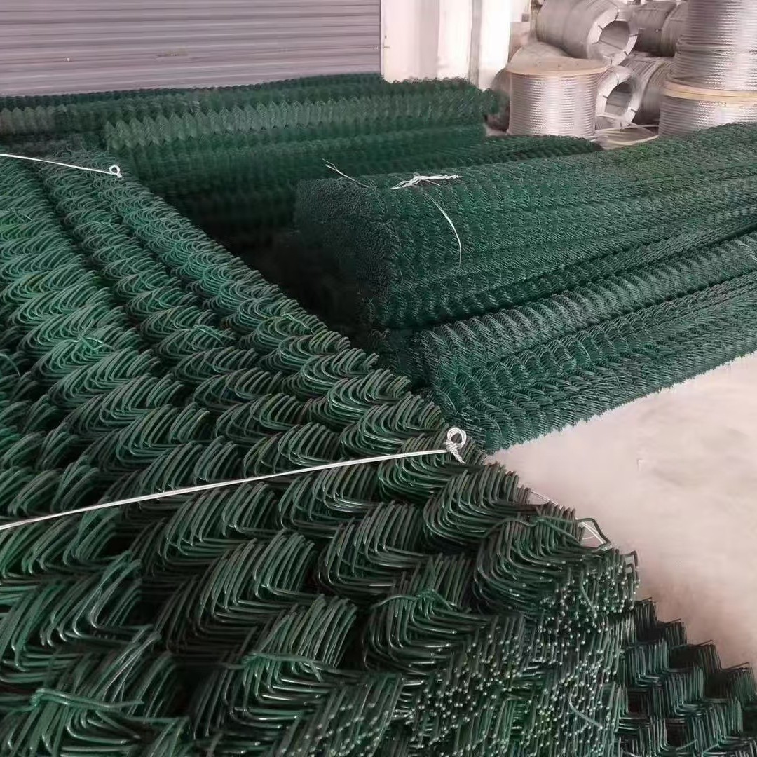 包塑勾花网球场围网农村鸡鸭护栏边坡河道围栏勾花网