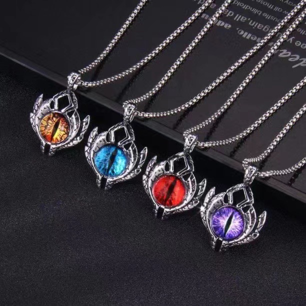 Europa y los EE.UU. Ojos del cielo Collar de hombre malvado Personalidad de titanio Ojos naranja Personalidad alternativa Joyas hip-hop masculinas