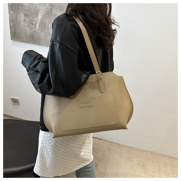 2024 New Popular Texture Large Capacity Tote Women's Trendy Fashion Leisure Student Commuter Bag_voghion.com