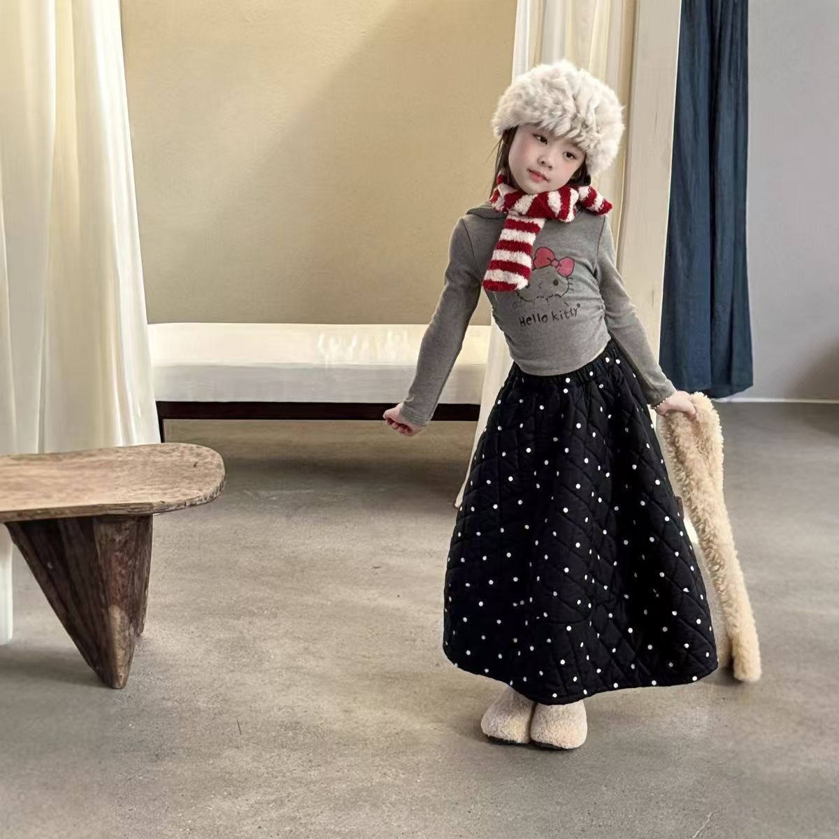 Niñas gruesas y cómodas falda de punto de invierno 2025 nuevos productos coreanos para niños puntos calientes A-shape falda larga de moda