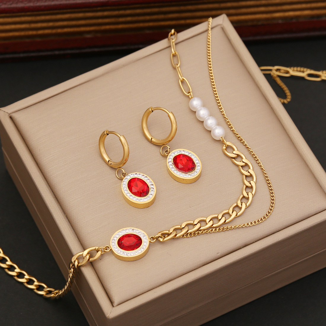 New2024 alta qualità Moda donna Nuovi gioielli Collana di perle di zircone rosso Catena in acciaio inossidabile a doppio strato INS Collare N1058_voghion.com