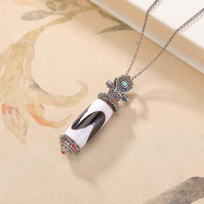 Mặt dây chuyền bạc S925 hình răng hổ Thiên Châu phong cách Tây Tạng vintage — mặt dây chuyền đơn