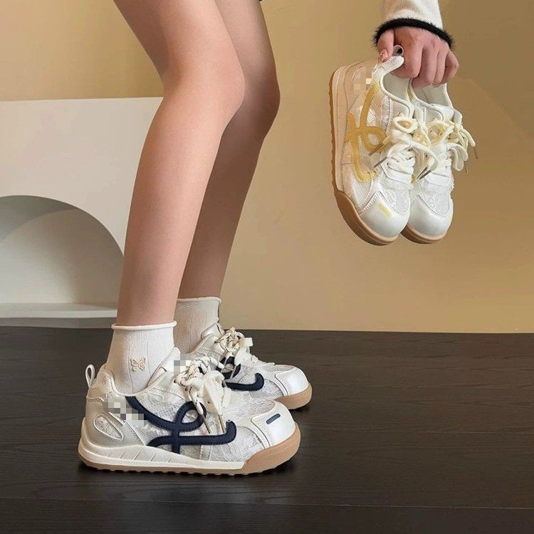 Nuevos zapatos de malla de encaje de verano zapatos deportivos casuales de mujer transpirables delgados zapatos blancos con falda zapatos de mujer con suela gruesa image 5