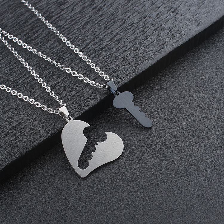 Heart Shape Vintage Style 304 Stainless Steel Pendant Necklace Wholesale display picture 5