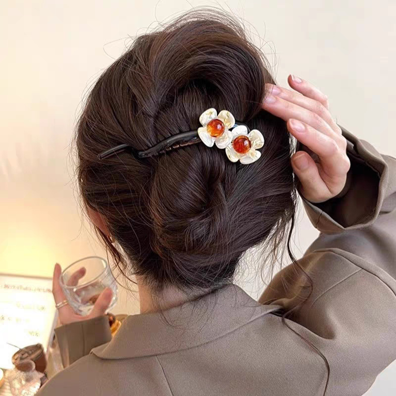 後頭部にツイストクリップが付いた新しいスタイルのワンラインヘアクリップ、軽い高級感と高級感のあるヘアクリップ、女性用のアヒルのくちばしクリップヘッドドレス|undefined