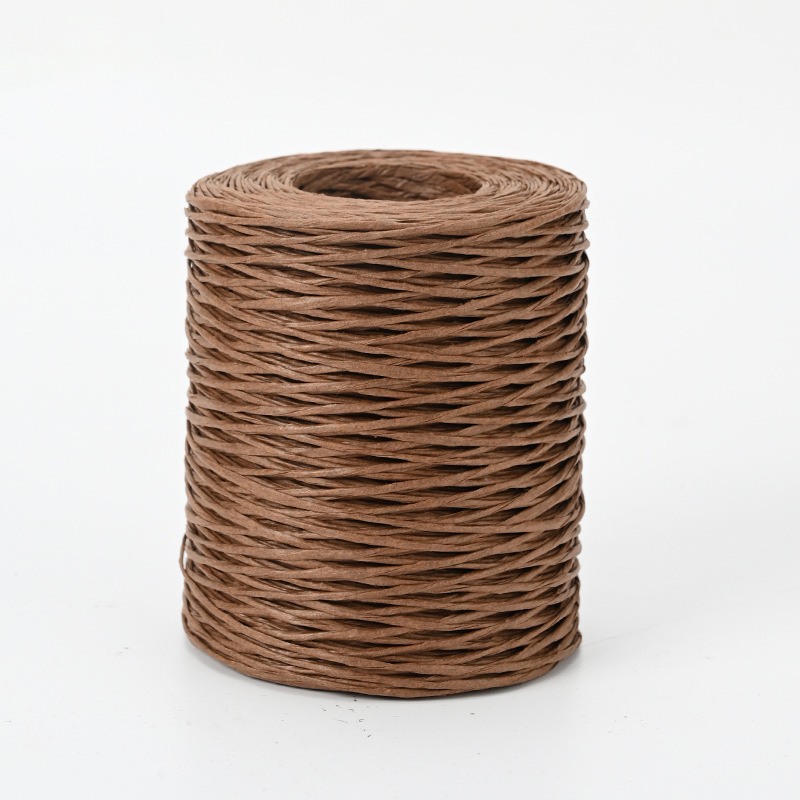 花屋の材料の花の花束を包装して手作りのdiyバラの花を刺します。