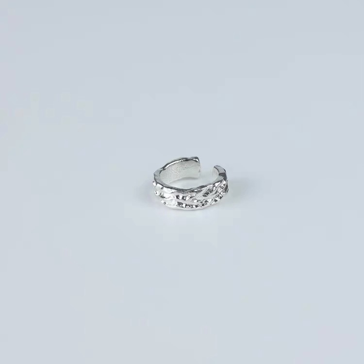 Ear cuff con texture irregolare per uomo e donna stile minimal_voghion.com