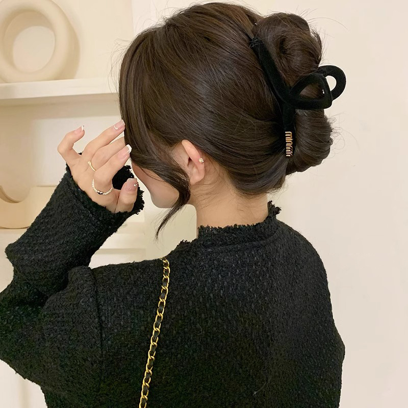 Clip de tiburón negro Clip de agarre de sentido avanzado femenino Horquilla grande en la parte posterior de la cabeza 2025 nuevo clip para el cabello tocado rasgador para el cabello