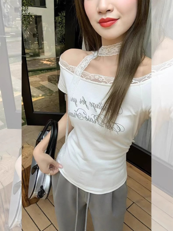 甘くてスパイシーなワンショルダーレーススプライシング半袖Tシャツ女性用2025夏グレーレタープリントスリムトップイン|undefined