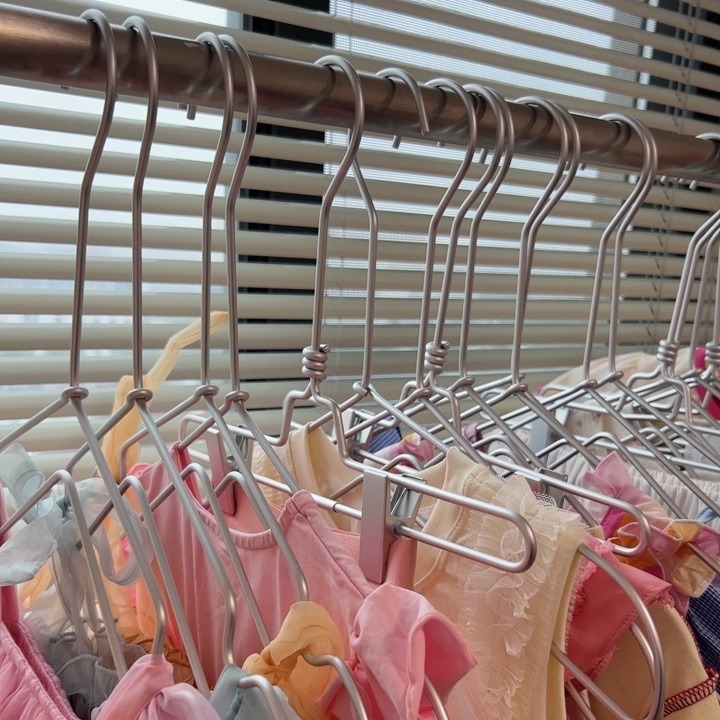 어린이 사진 옷걸이 의류 매장 특수 아동복 Ins 스타일 철 알루미늄 옷 옷걸이 가정용 알루미늄 합금 옷 옷걸이