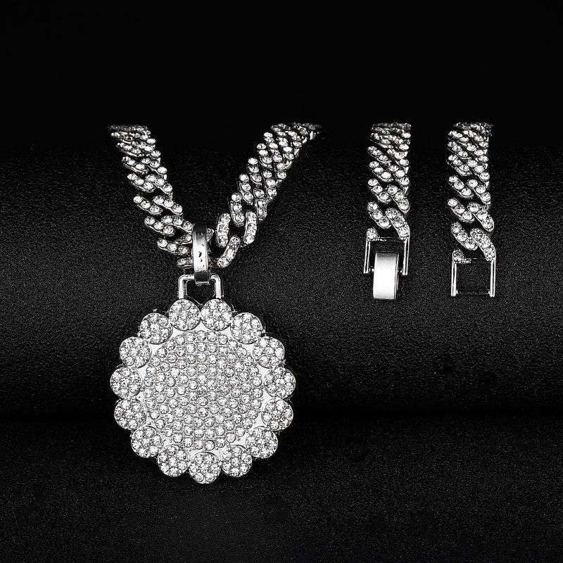 New Alloy Silver Sunflower Instagram Style Exquisite and Versatile Hip Hop Pendant Cool Accessories_voghion.com