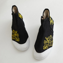 男式外层帆布鞋金色刺绣两侧拉链鞋开口透气防滑橡胶底帆布鞋