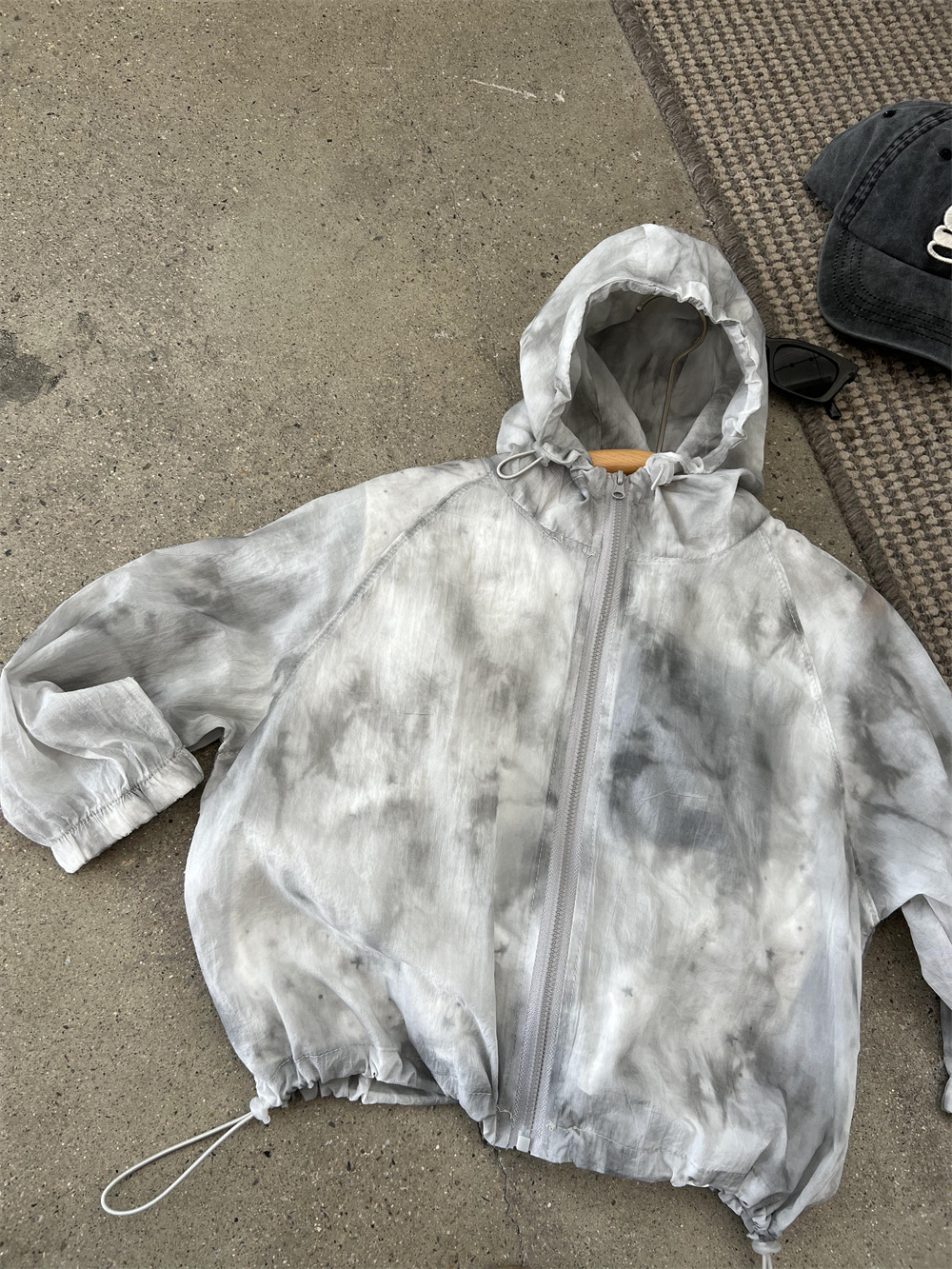 Summer new boys' and girls' lightweight tie dye hooded outerwear, children's ink sunscreen skin, air-conditioned_voghion.com