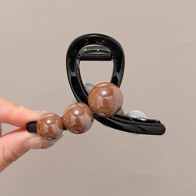 Clip de agarre de perlas de sentido avanzado, horquilla para el cabello en la parte posterior de la cabeza de las mujeres, clip de temperamento de otoño e invierno, tocado, clip de tiburón mediano, horquilla