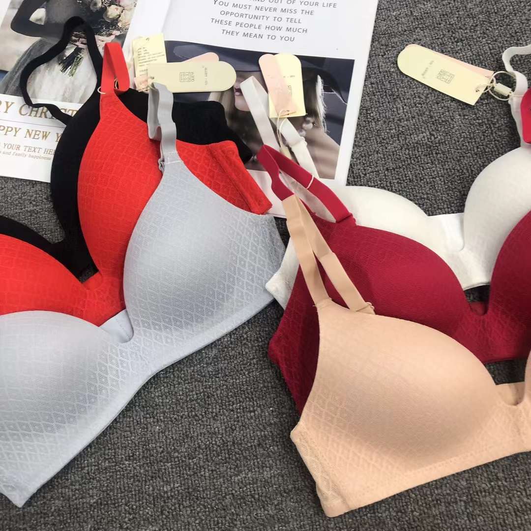 Cruzar el sudeste asiático estilo japonés estilo francés cómodo push up francés triángulo taza ropa interior sin costuras sujetador delgado de las mujeres sin anillo de acero