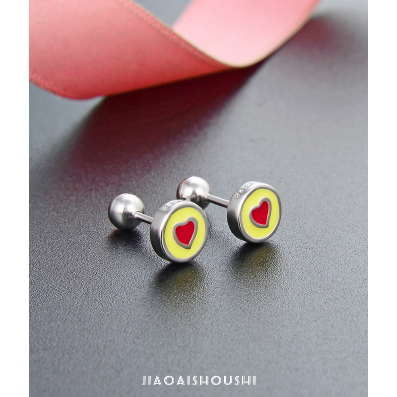 S925 plata redondo amor tornillo pernos de orejas para mujeres coreanas simple pequeño aretes frescos personalidad nicho de diseño sensación de orejas