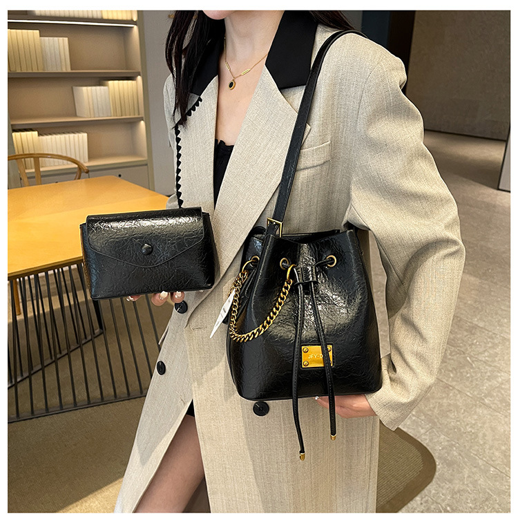 792g Weight Polyester Lining Material Sewing Thread Fashion Element String Closure Type Single Shoulder Strap Strap Type Bucket Bag Bags Type Casual, Street, Shopping Occasion Pu Leather Material Solid Color Pattern All Seasons Season Women's Gender Streetwear Style Bucket Shape Medium Size Women's Medium Pu Leather Solid Color Streetwear Sewing Thread Bucket String Bucket Bag 8
