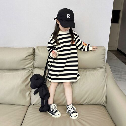 Middle and large children's sweaters, children's fashionable smiling face, medium and long striped dress, new autumn and winter baby's long-sleeved, foreign-style baby