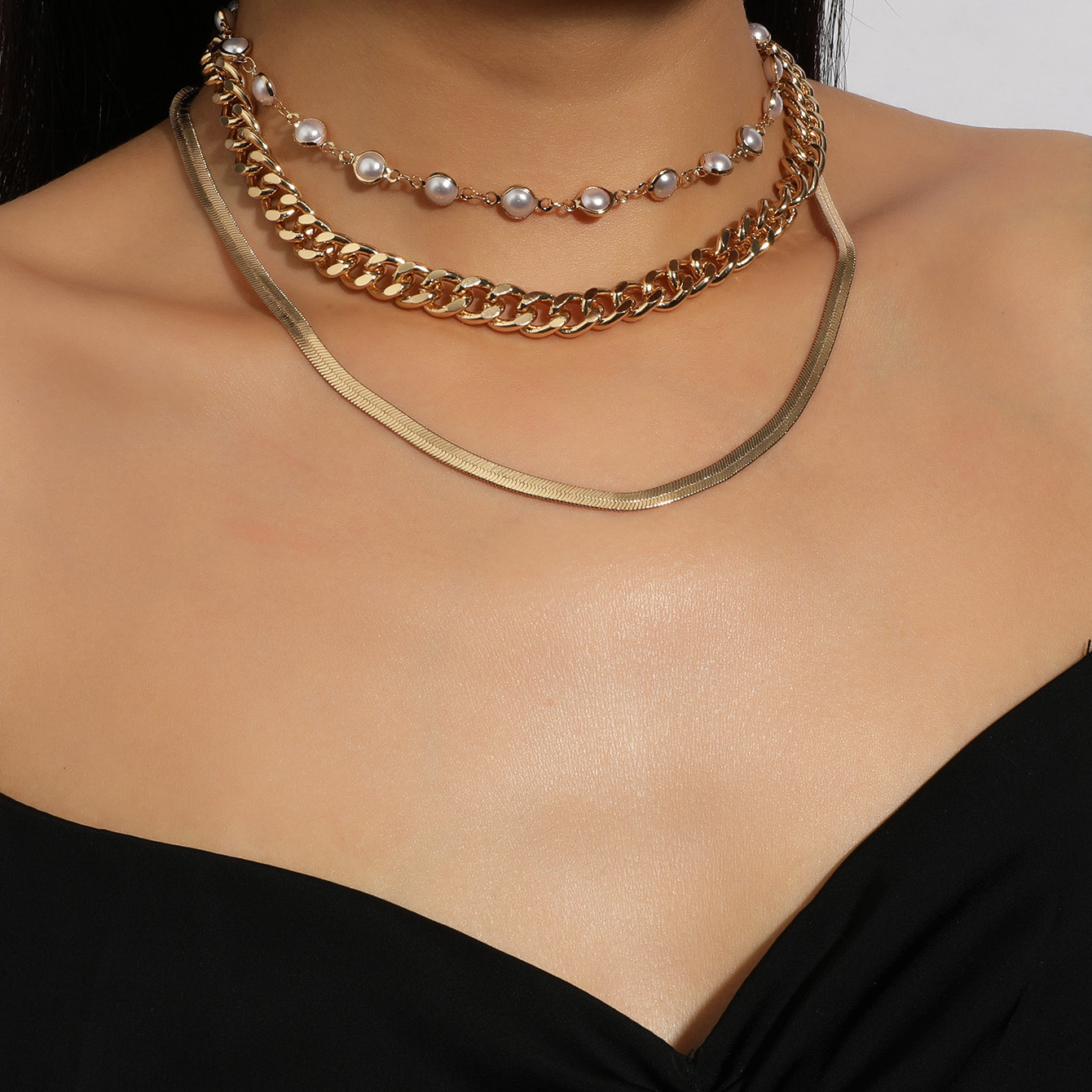 Collier multicouche en perles et chaînes style élégant_voghion.com