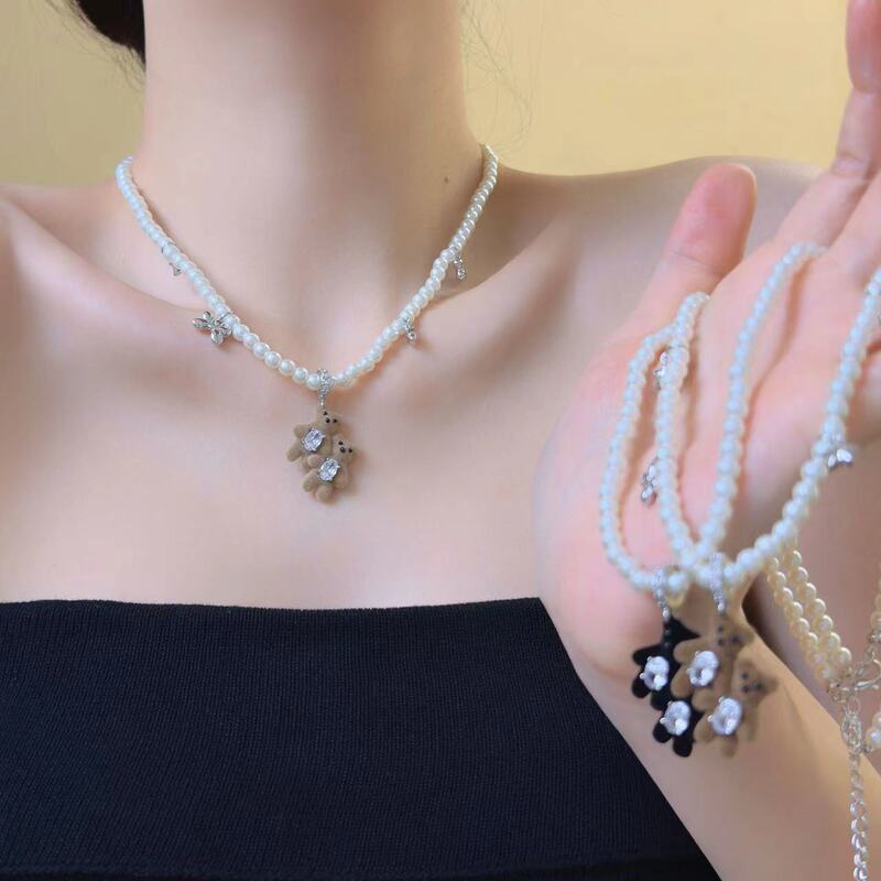 Sweet Cool Flocking Double Zirconium Bear Pendant Pearl Necklace Women's Niche Collarbone Chain Accessories Sweater Chain 2024 New