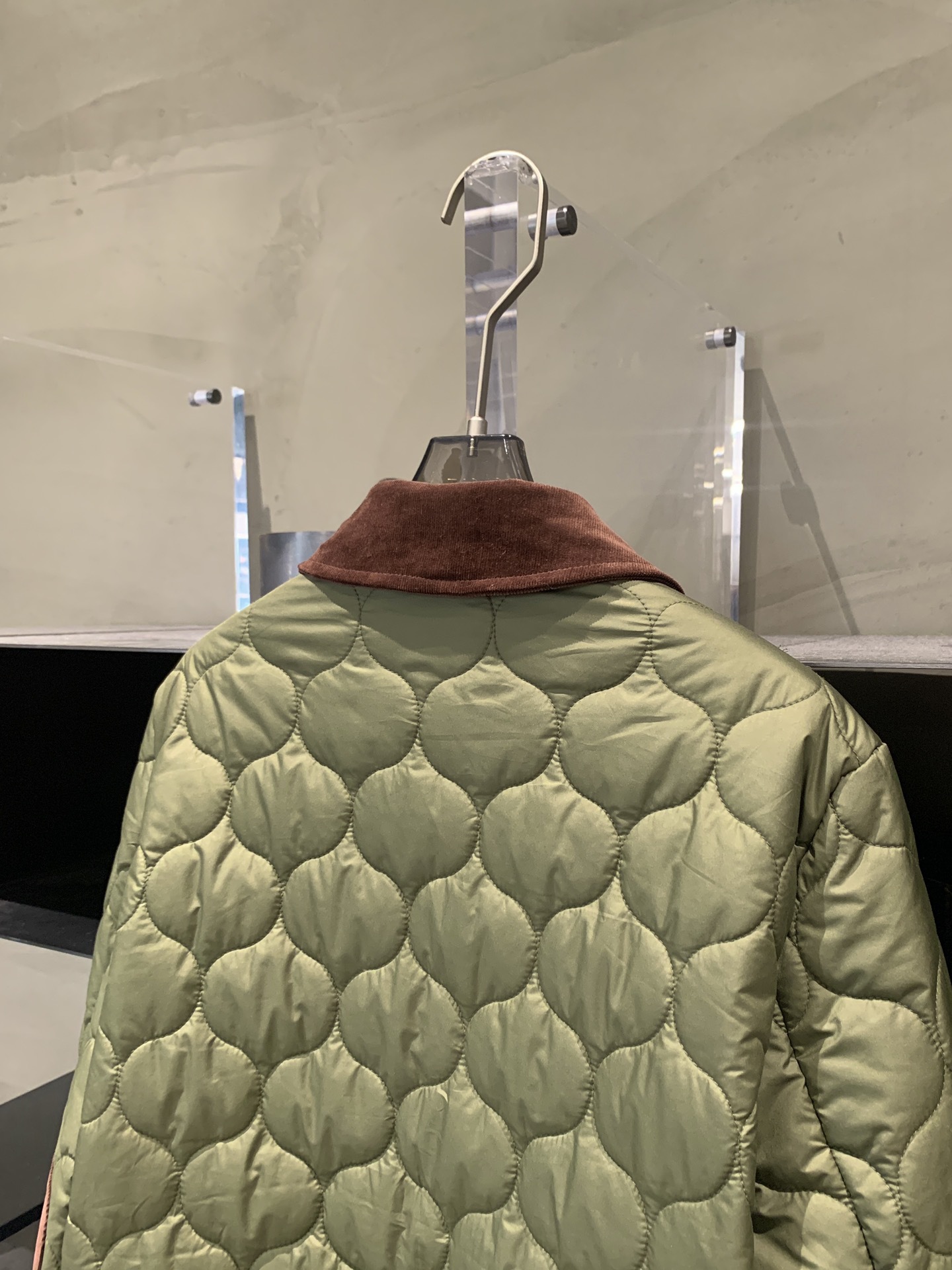 2024秋冬新作 レトロ古銭風コットンカジュアルジャケット レディース ダイヤ柄キルティング フリップカラー アーミーグリーンジャケット