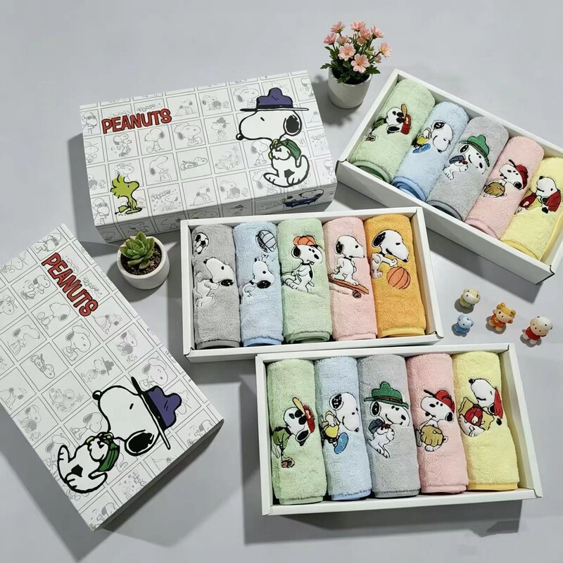 New baby bath and face wash handkerchief cartoon square towel children's kindergarten hand towel gift box set New baby bath and face wash handkerchief cartoon square towel children's kindergarten hand towel gift box set