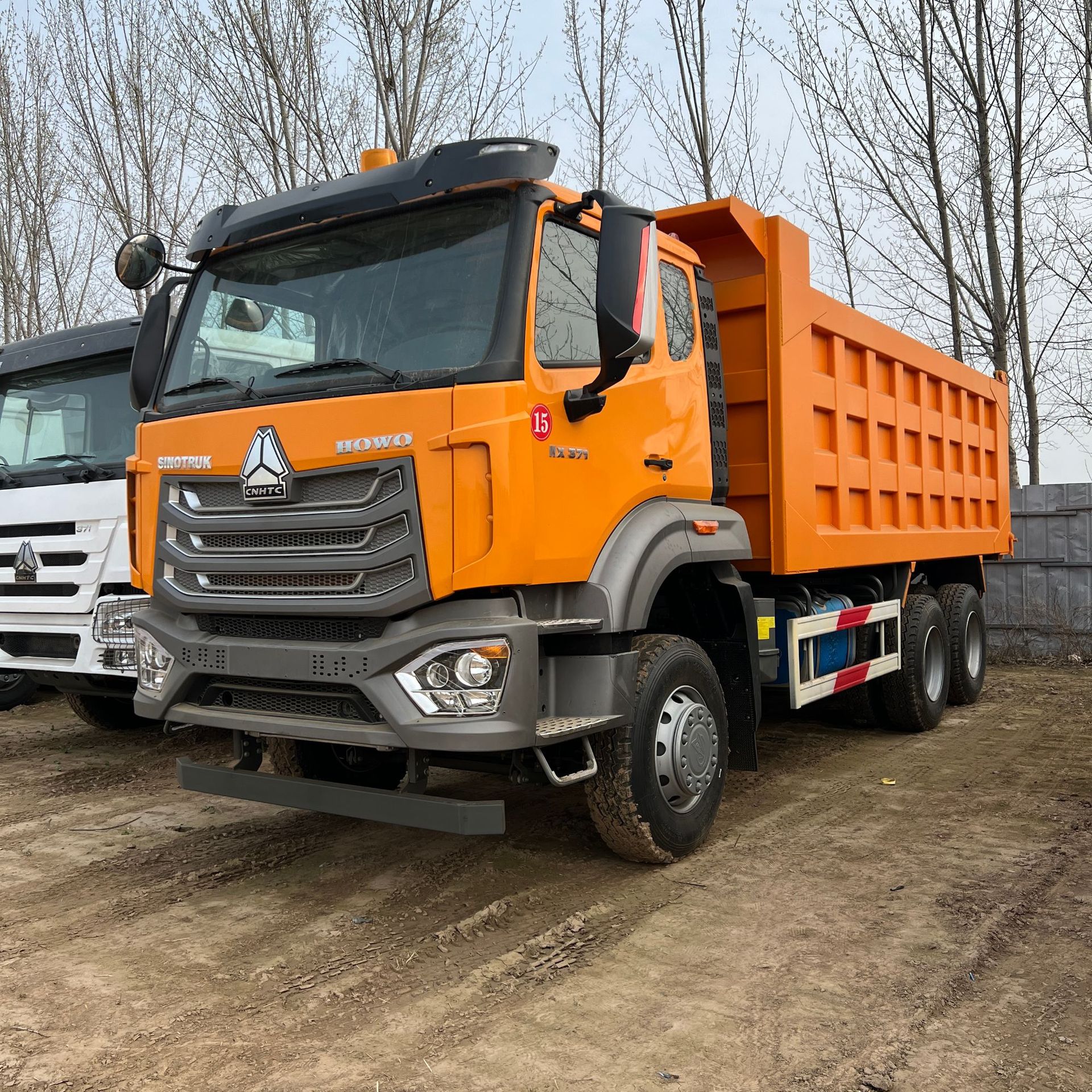 Export to Africa: Sinotruk Howo Eight-Wheel Truck Nx Mining Dump Truck with Customizable Cargo Box, Available in Stock