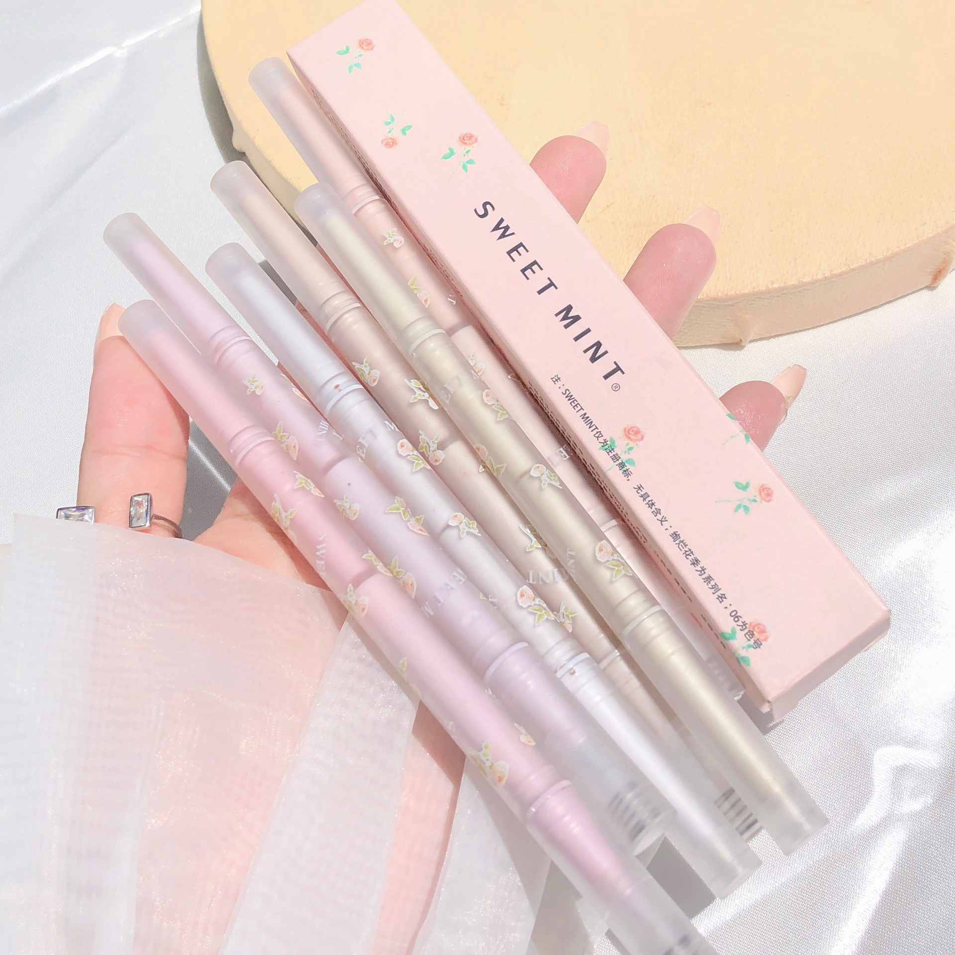 SWEET MINT's Splendid Flower Season Double-headed Silkworm pen with pearlescent and matte finishes to brighten the eyes and face, down to two-in-one undefined
